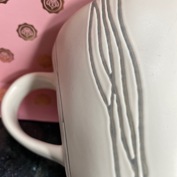 Mug CREAM W/ GRAY BARK ENGRAVING by POTTERS STUDIO - Picture 3 of 6